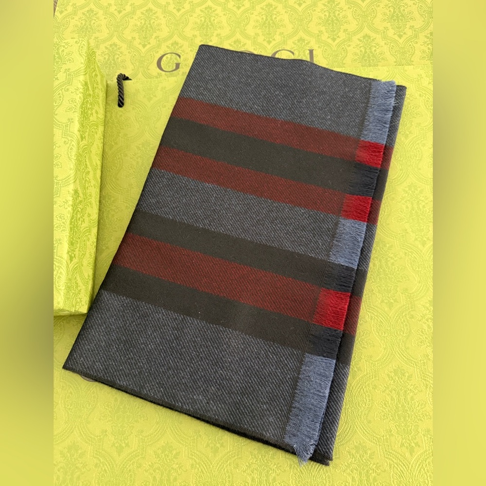 New GUCCI WOOL SCARF/SHAWL💙❤️ - Picture 2 of 10